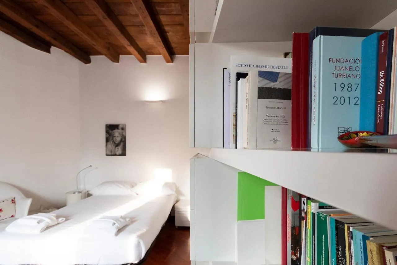 Anfiteatro Apartment In Brera Milán