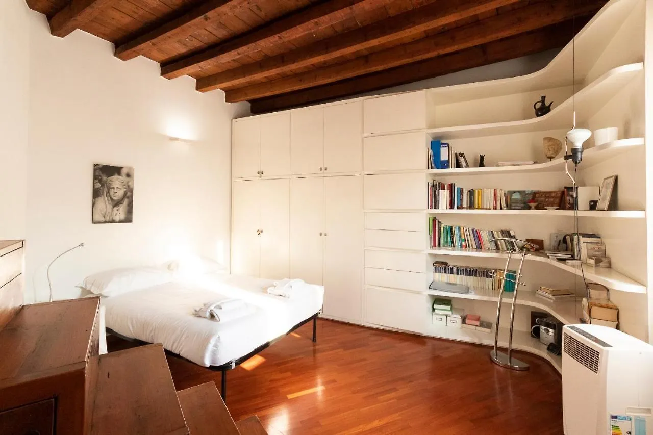 Anfiteatro Apartment In Brera Milán
