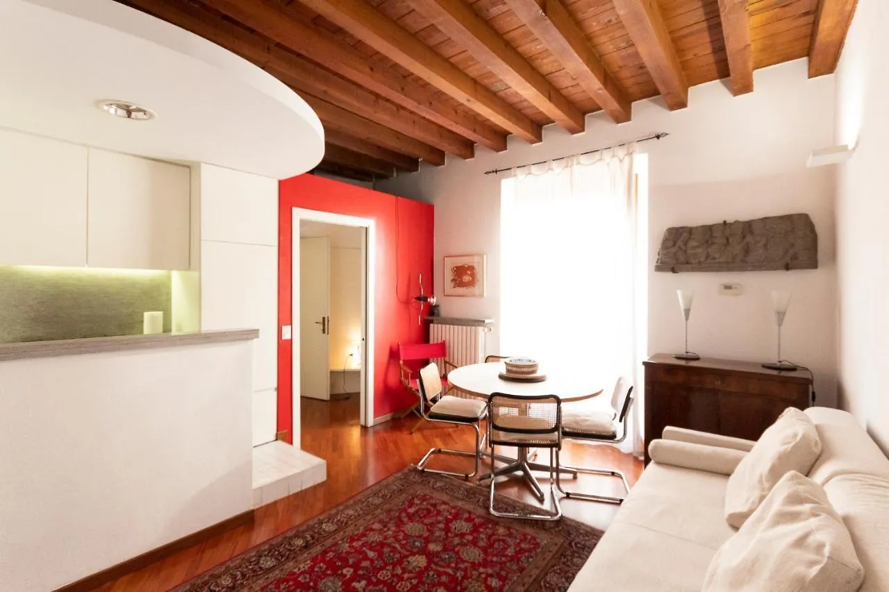 Anfiteatro Apartment In Brera Milán