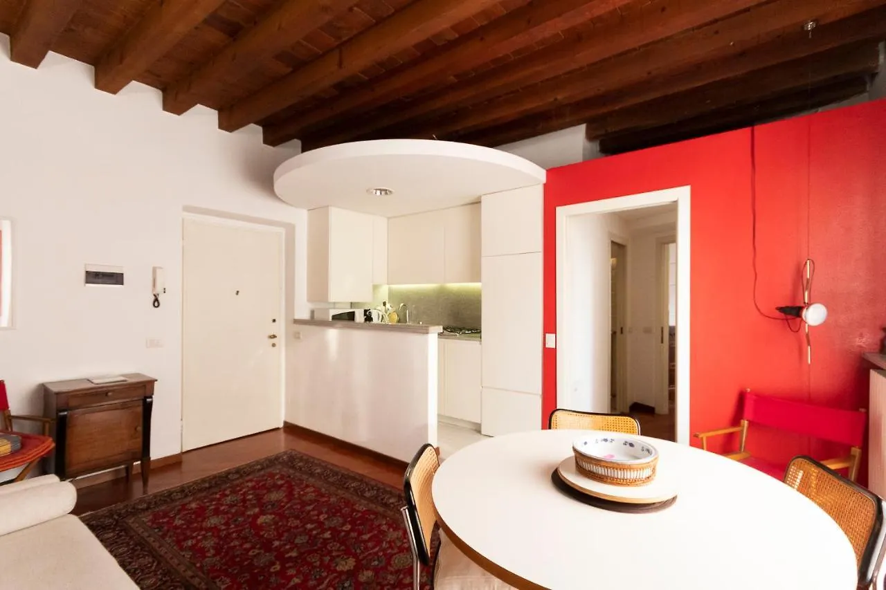 Anfiteatro Apartment In Brera Milán